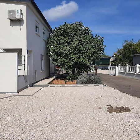 Apartman Bunaric Вир Екстериор снимка