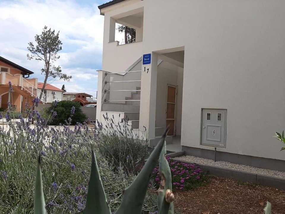Apartman Bunaric Вир Екстериор снимка