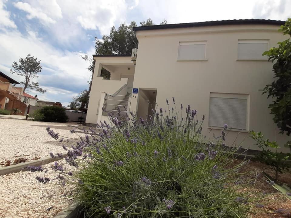 Apartman Bunaric Вир Екстериор снимка