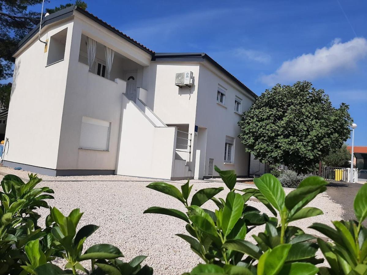 Apartman Bunaric Вир Екстериор снимка